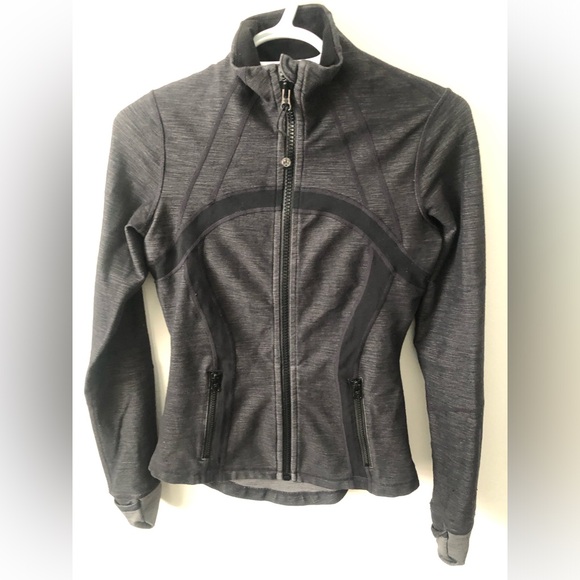 Lululemon Define Jacket. Denim black colour. Size 4 but fits small - Picture 2 of 3